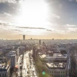 ¿Qué es mejor pagar con tarjeta en el extranjero o sacar dinero?