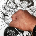 Genial pelea entre un dibujante y uno de sus personajes