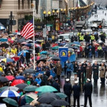 La Policía detona dos explosivos junto a la meta del maratón de Boston y detiene a una persona