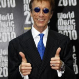 Robin Gibb, excomponente de los Bee Gees, despierta del coma