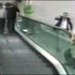 Héroe salva vida de un niño de una caída en centro comercial en Turquía [ENG]