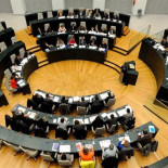 Carmena aprueba junto al PSOE el plan económico al que se opone el Ministerio de Hacienda