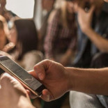 Mi hijo habla como un tipo de Vox: así prende la extrema derecha en los móviles de los adolescentes