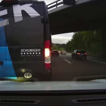 Tesla Model S se estrella contra una caravana mientra circulaba con el piloto automático