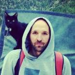 Mi gato adoptado es la mejor pareja de escalada