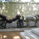 Macabro y desafortunado cartel en una tienda de ropa