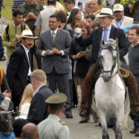 Según El País, los desaguisados del segundo mandato de Uribe harían sonrojar hasta a un dictador