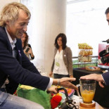 Pedro Sánchez arriesga: se subirá a un molino de 80 metros para que le entreviste Jesús Calleja