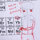 El profesor que acaba los garabatos que sus alumnos hacen en los exámenes