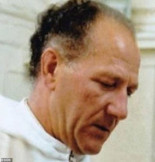 Joven de 19 años asesina a un sacerdote pedófilo que abusó de él metíendole un crucifijo por la garganta [EN]