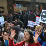 Una barrera de agentes de policía corta el paso a la manifestación contra la 'ley mordaza' en Madrid