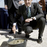 Camps coloca la 'primera piedra' de una promoción de vivienda pública por tercera vez