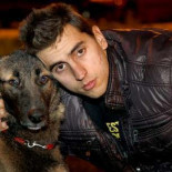 Salva a una perra que fue arrojada con las patas atadas al río Sar en Padrón