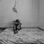 La violacion de hombres: un oscuro secreto de la guerra