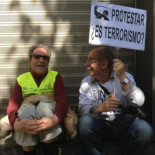 Los @IAIOFLAUTAS ocupan el Departamento de Interior por la libertad de los huelguistas detenidos