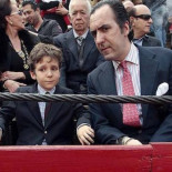 ¿Qué estaba haciendo el nieto del rey para dispararse en el pie?