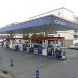 La gasolina ha subido un 75% desde 2008 y los sueldos han bajado un 8,5%