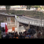 Alberto Fabra inaugura un puente en Alcoy sin el pueblo [Video]