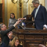 El PP impone el apoyo en bloque a la ley del aborto pese al malestar interno