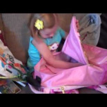 Reacción de una niña al saber que va a Disneyland