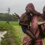 Dos hermanas ciegas ven por primera vez