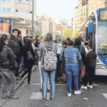 "Si la gente tiene que ir más apretujada en el bus, pues irá"