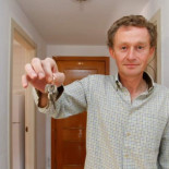 De dormir en un banco del parque a vivir en su propio apartamento: "He recuperado mi dignidad"