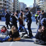 Declaraciones de la madre de una de las menores agredidas ayer por la policía
