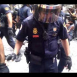 Así es la policia cuando es pacífica (o casi)