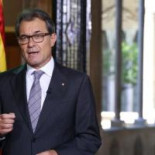 Mas comunica al bloque soberanista que la consulta del 9N no se puede hacer