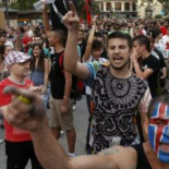 Policías y bomberos piden la dimisión de la delegada del Gobierno en Valencia por no evitar la situación de la mascletá