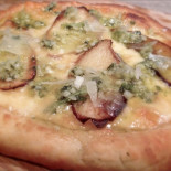 Pizza de boletus con queso manchego