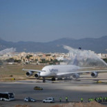 Primeras imagenes del A380 de Lufthansa aterrizado en Palma de Mallorca