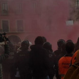 Un mosso herido durante una persecución de independentistas a militantes de Vox en Vic - NIUS