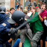 Advierten en la BBC que “el resurgir de las dos Españas por la crisis” nos convierte en “bomba y detonador”