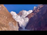 Espectacular avalancha de nubes en Nepal
