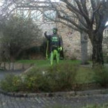 La estatua de Fraga en Cambados (Pontevedra) ahora convertida en Batman [GAL]