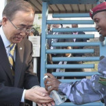 Sierra Leona pide cambiar ritos funerarios por el ébola