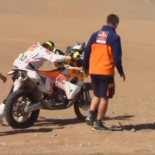 Laia Sanz completa la tercera etapa del Rally de Atacama... ¡a pie!