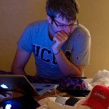 ¿Es cierto que usar el móvil en la cama afecta al sueño?