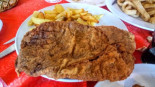 Nutricionistas descubren que el cachopo adelgaza porque el esfuerzo de comerlo quema más calorías de las que contiene