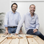 Housers: sale un fundador al aparecer facturas impagadas y baja su valor