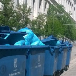 El Ayuntamiento de Madrid justifica la destrucción de miles de documentos depositados en contenedores frente a su sede