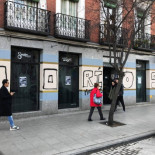 "Moríos, modernos": el vandalismo en Lavapiés contra los negocios acusados de gentrificación