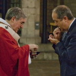 Felip Puig se lleva a los Mossos de misa