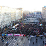 El asombroso vuelo de un Drone casero para vigilar a policía y manifestantes