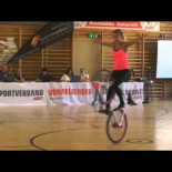 "Chica increíble en una bicicleta"