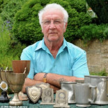 Jubilado noquea a joven que le amenazaba con un cuchillo [ENG]