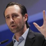 Bauzá cambia una ley y facilita a su esposa ser titular de una empresa