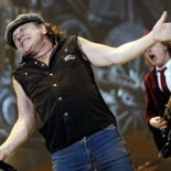 Brian Johnson, vocalista de AC/DC, anuncia retirada